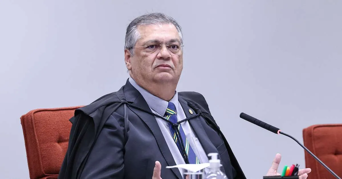 Dino restabelece comando da PF e contesta afastamento determinado por Mendonça