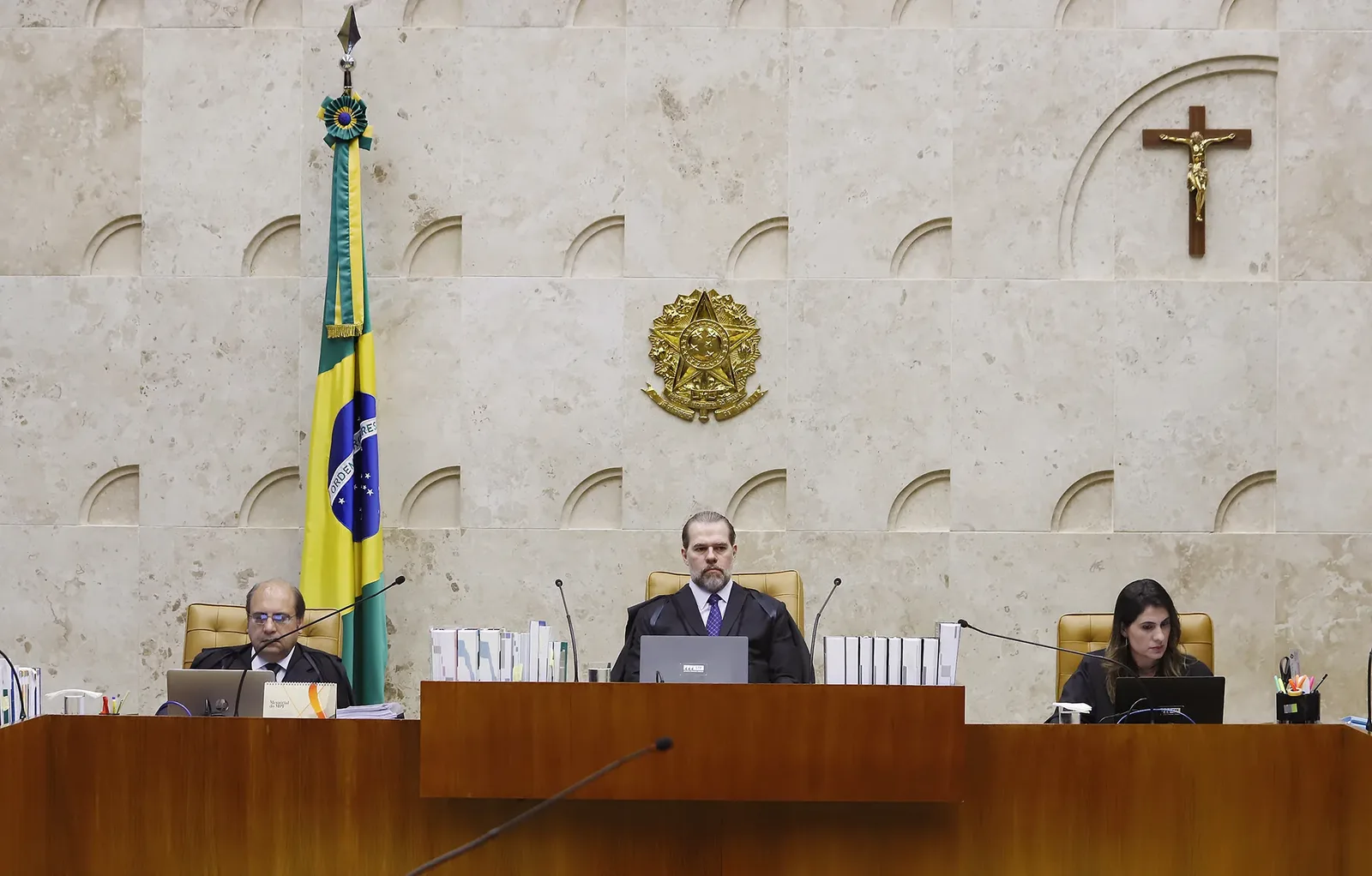 Laicidade é condição para a democracia, afirma Élio Gasda