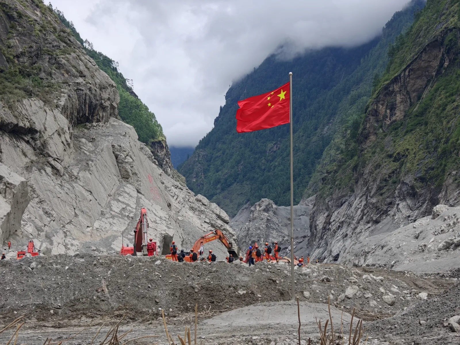 Tragédia no Himalaia expõe disputa sobre como a China é retratada