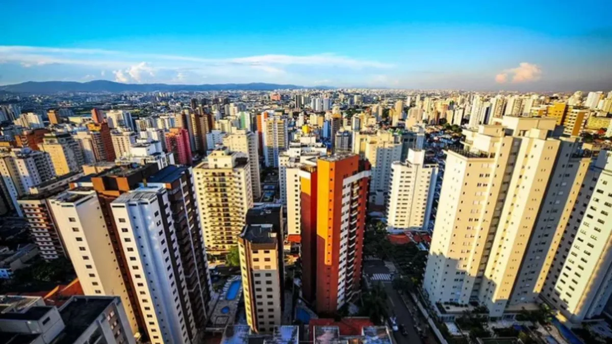 Imóvel em leilão exige análise de dívidas, riscos jurídicos e liquidez