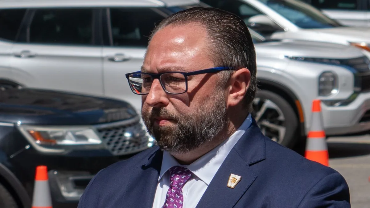 Jason Miller divulga montagem de Moraes com tornozeleira eletrônica