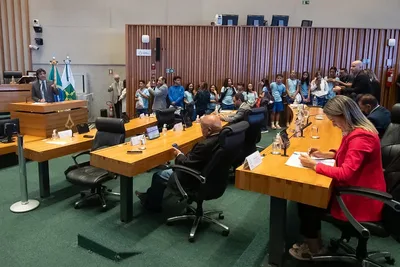 Sessão da CLDF debate crise no STF e aprova projetos do Executivo