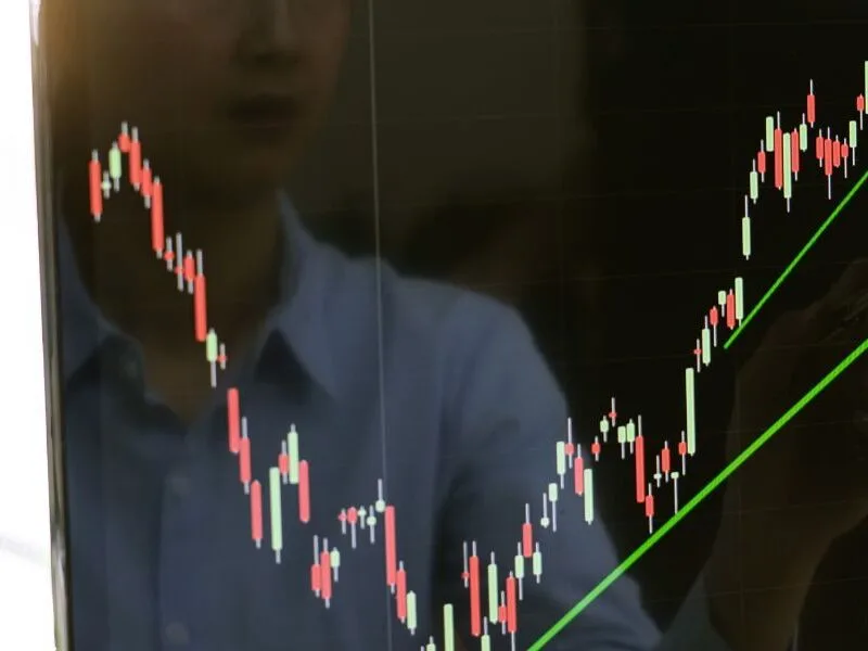 Bolsas europeias encerram sessão com desempenho misto e petróleo em queda