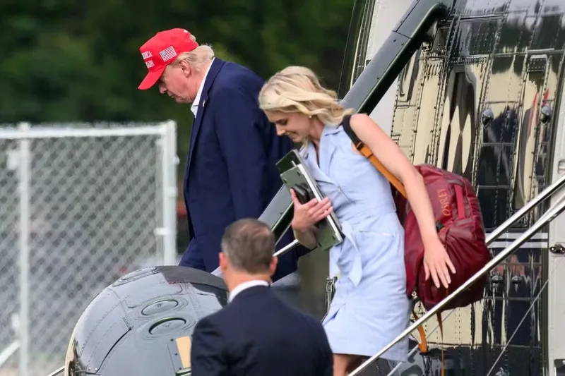 Declarações registram presentes de Trump a quatro integrantes da Casa Branca