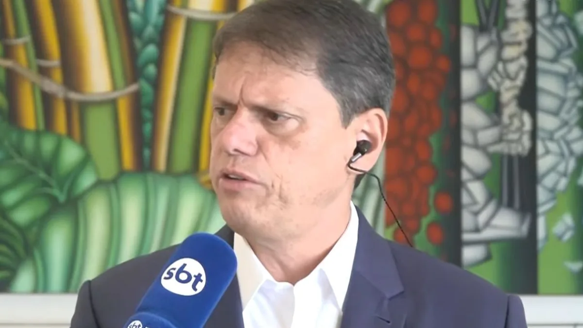 Tarcísio declara apoio a Flávio Bolsonaro e promete ampliar vantagem em São Paulo