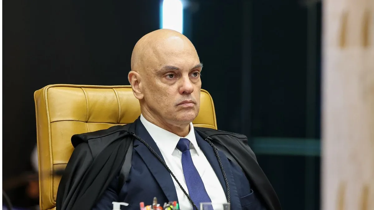 Moraes questiona Fachin sobre falta de pedido para investigá-lo no STF