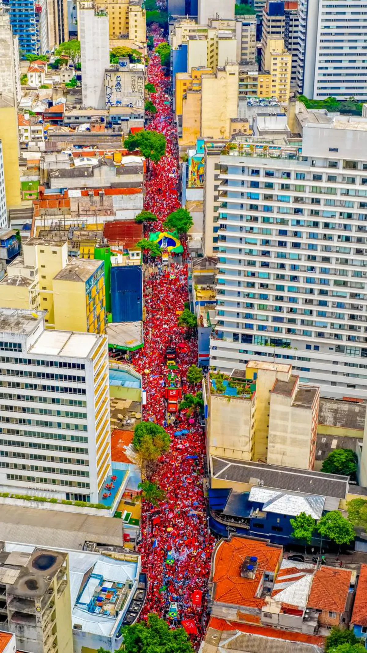 Ato de Lula na Paulista termina após impasse sobre circulação de veículos