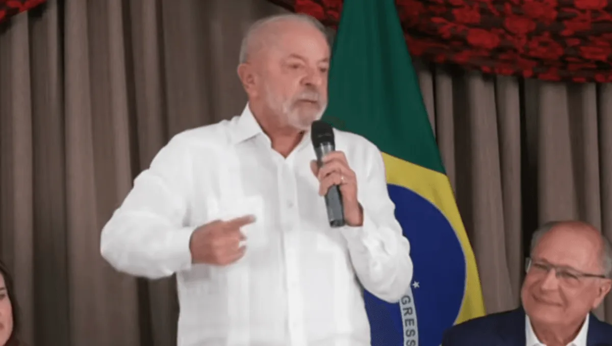 Lula tenta reverter vantagem de Flávio e critica relação do STF com Vorcaro