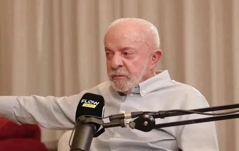 Lula critica Flávio e Eduardo Bolsonaro em entrevista antes de debate cancelado