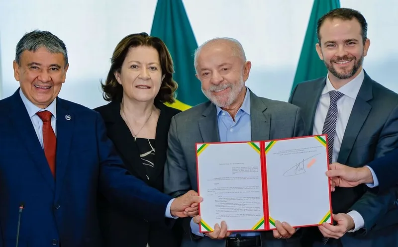 Bolsa Família terá piso de R$ 691 a partir de outubro
