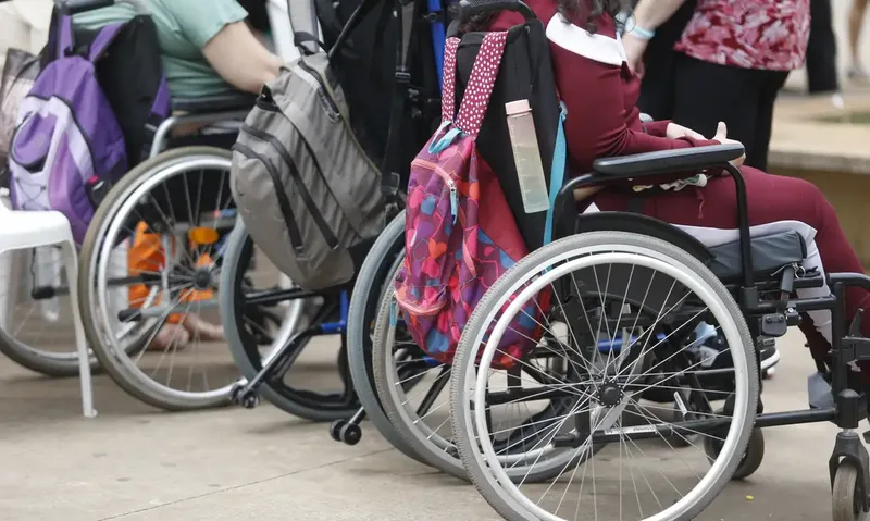 Direitos das pessoas com deficiência incluem transporte, saúde e acessibilidade no DF