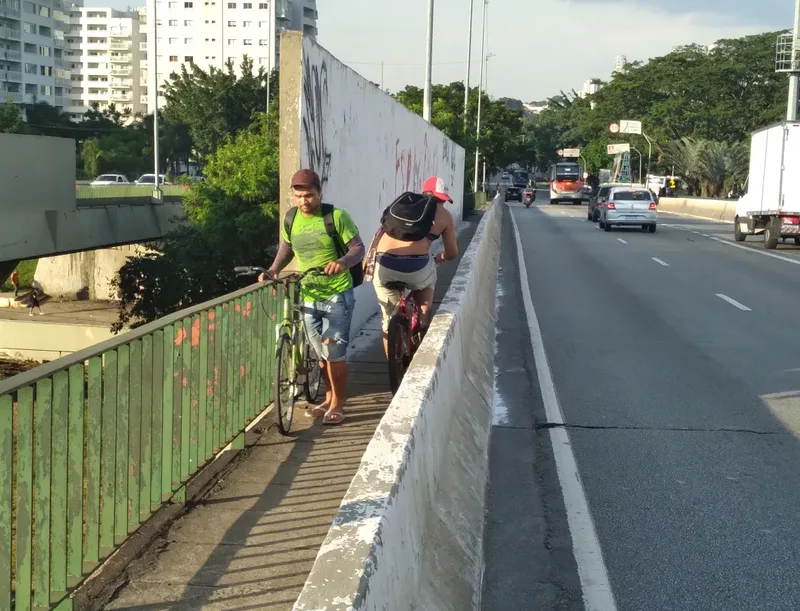 Luto e trabalho fazem ciclista rever dependência do automóvel