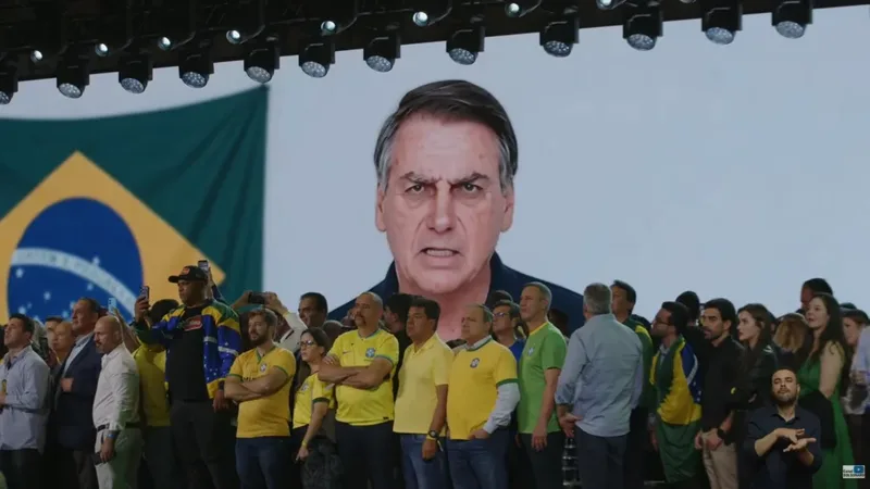 Defesa de Bolsonaro prepara revisão criminal com pedido para tirá-lo da prisão