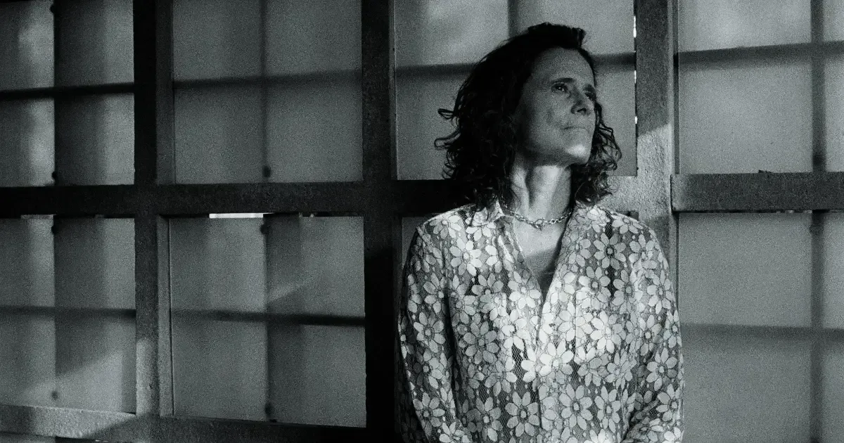 Zélia Duncan reúne parcerias e novas sonoridades em Agudo Grave