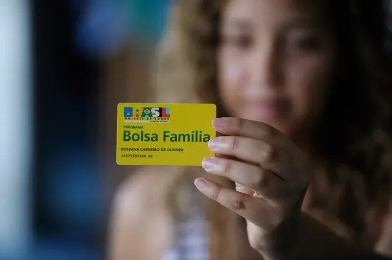 Bolsa Família associa renda, permanência na escola e planos para o futuro