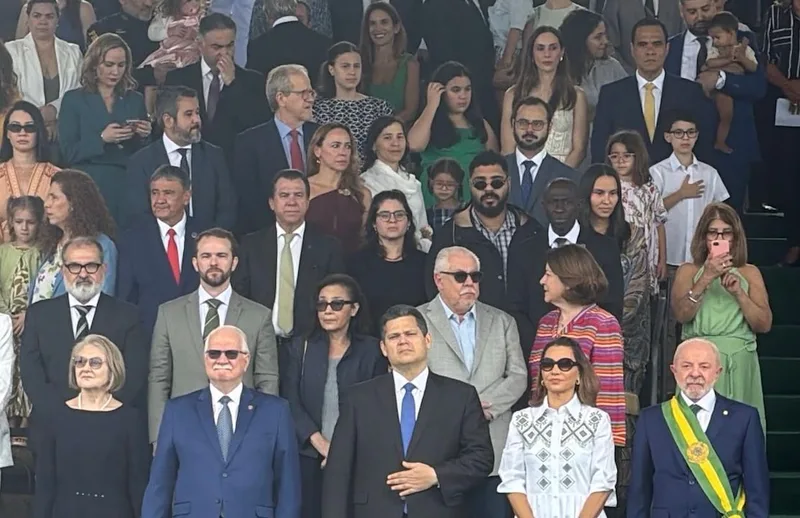 Autoridades dos Três Poderes acompanham desfile de 7 de Setembro em Brasília