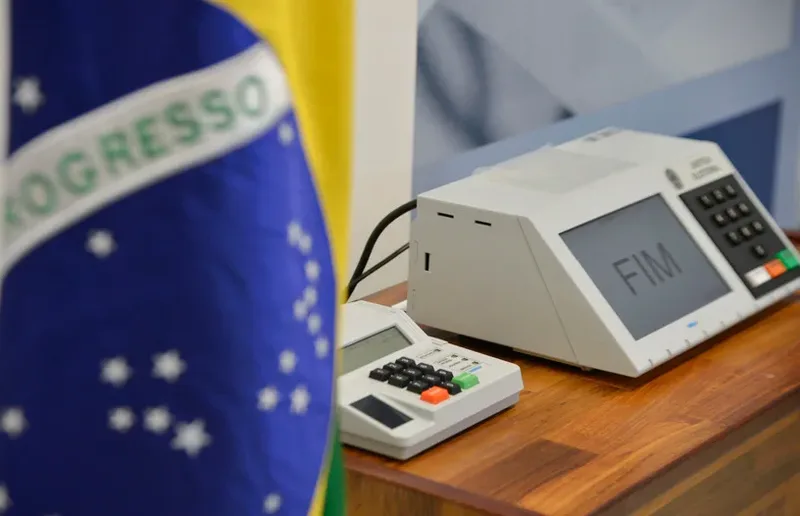 Pesquisas para o segundo turno entre Lula e Flávio começam nesta semana
