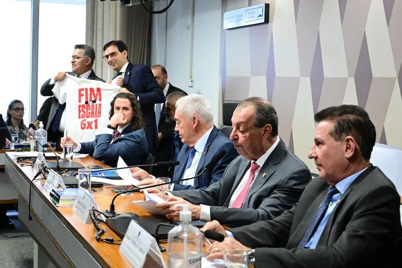 Senado abre debate sobre proposta que acaba com escala 6x1