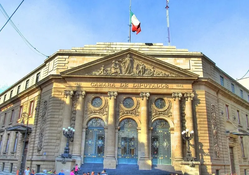 Deputado mexicano é achado morto dentro de veículo em Veracruz