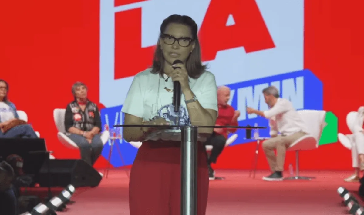 Janja critica bolsonarismo durante ato petista em Ceilândia