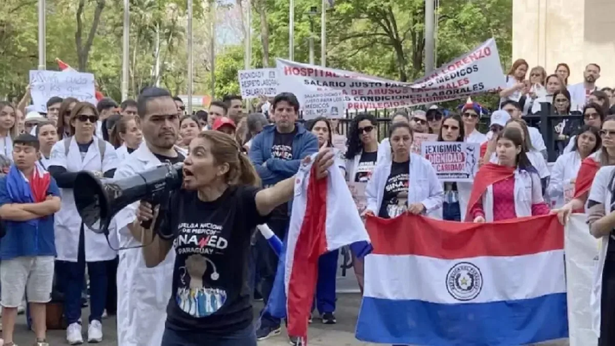 Professores fazem greve no Paraguai contra reajuste e condições nas escolas