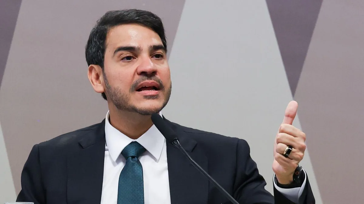 Jorge Messias cita versículo após quebra de sigilo envolvendo Flávio Bolsonaro