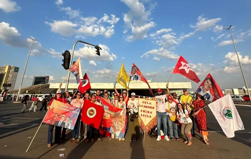 Brigadas no DF fazem campanha por Lula e candidaturas de esquerda