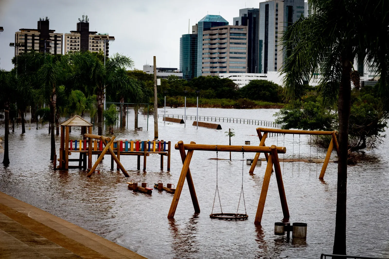 Enchentes de 2024 atingiram 92,7% dos domicílios na região de Porto Alegre