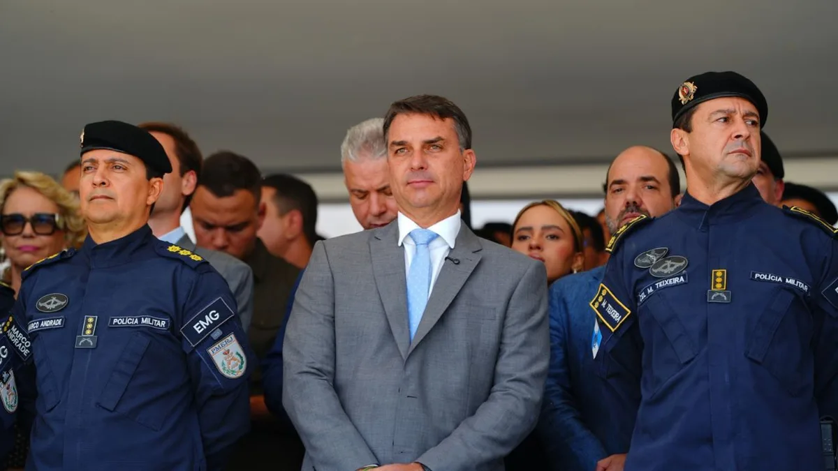 Militares reduzem exposição na campanha presidencial de Flávio Bolsonaro