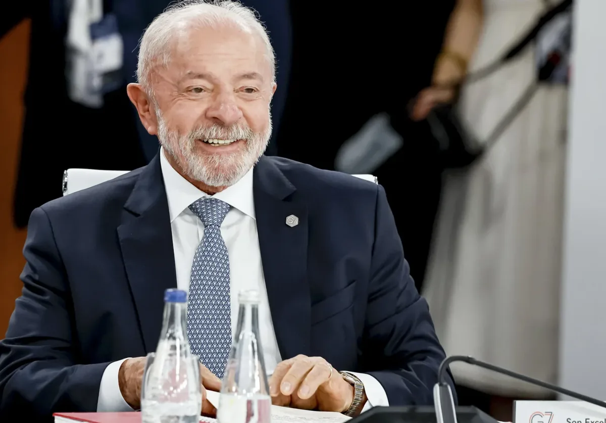 Lula participa de comício em Ceilândia ao lado de candidatos do PT e PDT