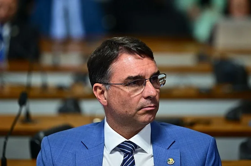 Flávio Bolsonaro critica decisão de Dino sobre comando da Polícia Federal