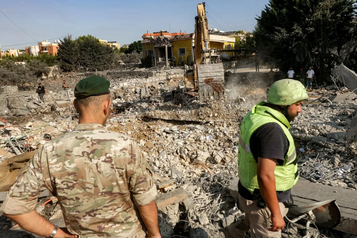 Israel diz que manterá ataques no sul do Líbano após 12 mortes