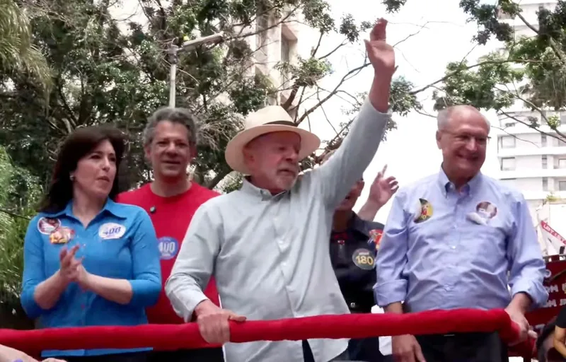 Lula promete vitória no primeiro turno e ato na Avenida Paulista