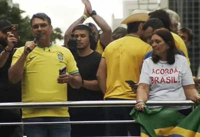 Flávio Bolsonaro avalia não participar de debate da Rede Globo