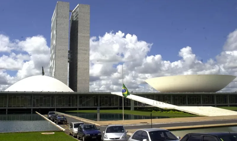 Apenas um ex-secretário de Ibaneis e Celina é eleito no Distrito Federal