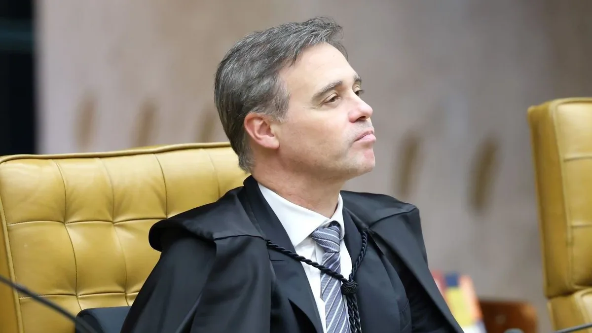 Renan Santos leva ao TSE questionamento sobre reajuste do Bolsa Família