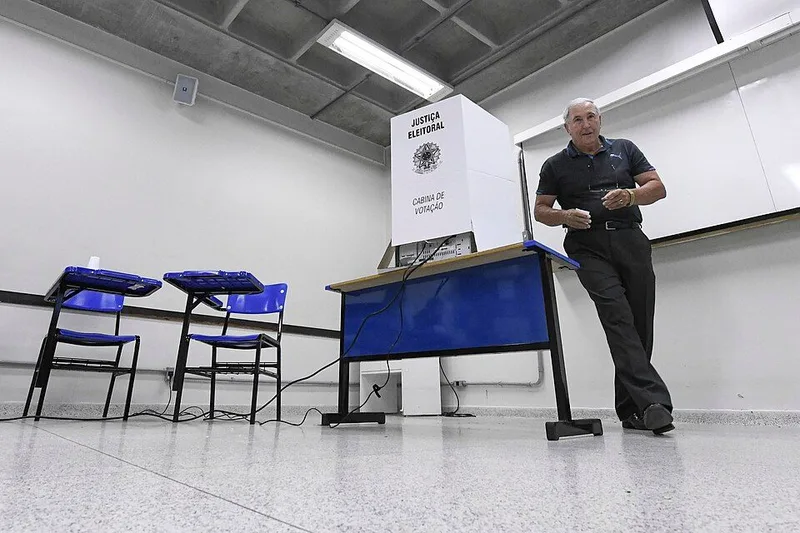 Quem precisa votar nas eleições de 2026 e quem tem voto facultativo