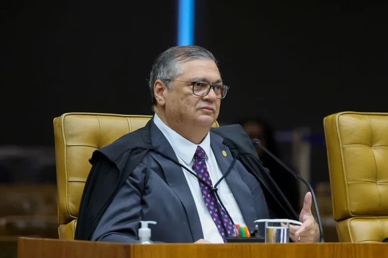 Dino defende conclusão de inquéritos e questiona promessa de encerramento no STF