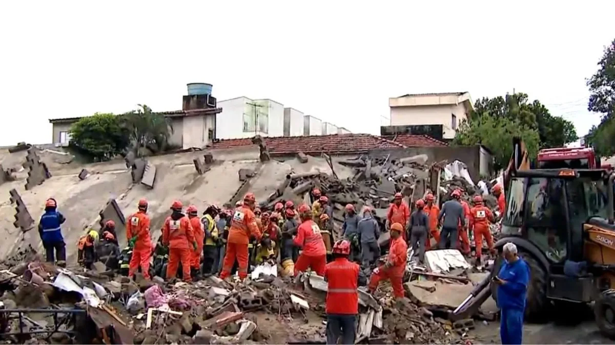 Desabamento na Penha deixa três mortos e mantém três desaparecidos