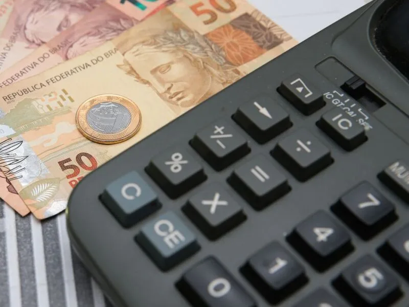Focus mantém projeção da Selic em 13,75% para o fim de 2026