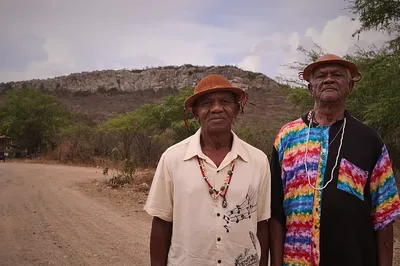 Vozes e sons do Sertão conduzem primeiro álbum em dupla dos irmãos Calixto
