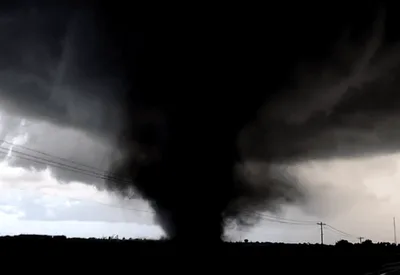 Três estados do Sul e do Centro-Oeste têm risco de tornados e temporais