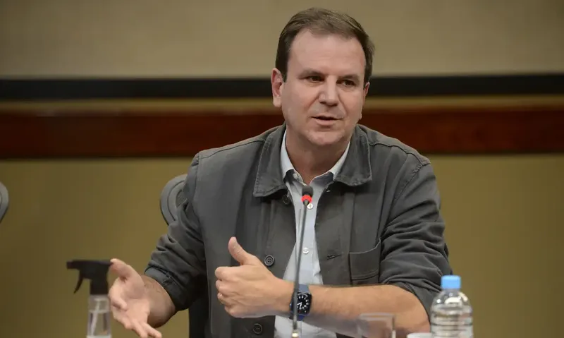 Eduardo Paes lidera disputa pelo governo do Rio, mas Douglas Ruas cresce