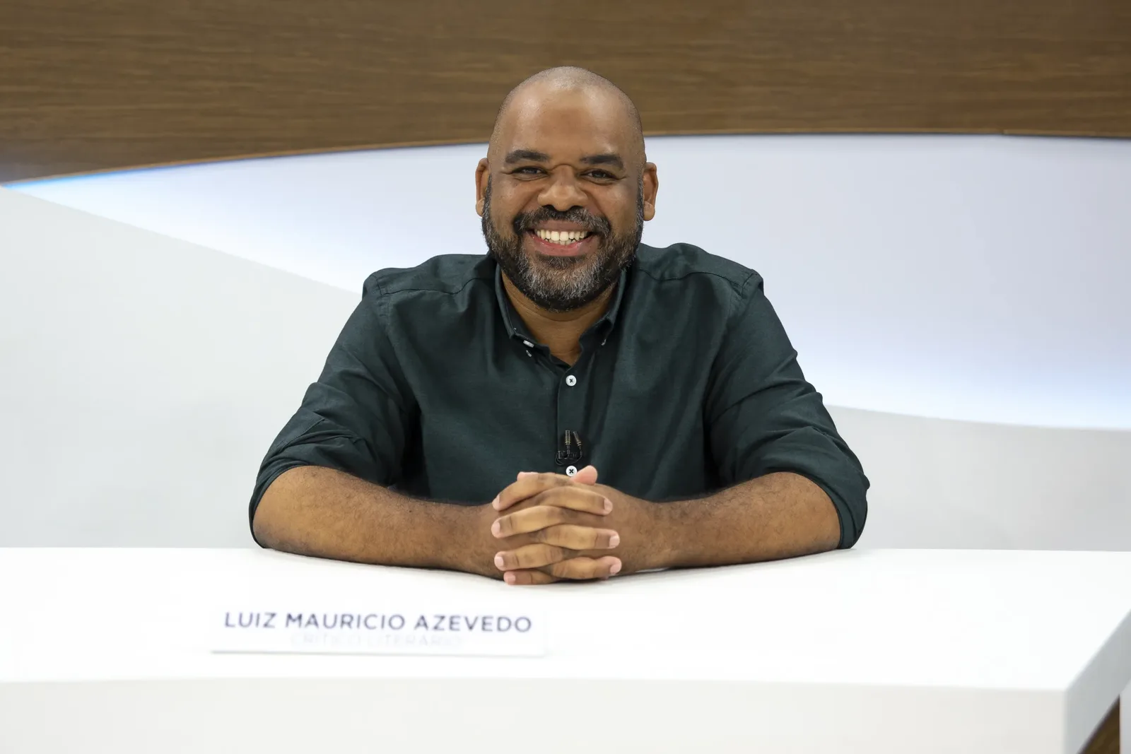 Luiz Mauricio Azevedo relança livro sobre racismo e literatura negra