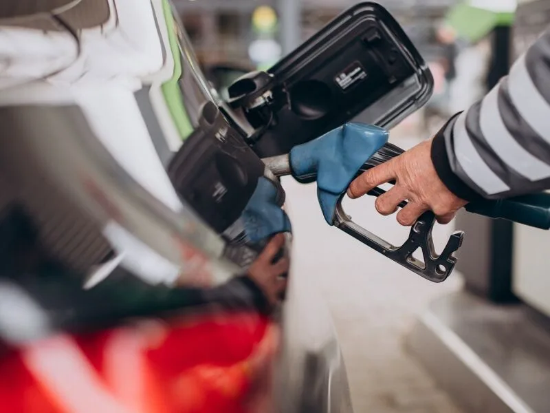 Economistas veem limite para subsídios aos combustíveis diante da alta do petróleo