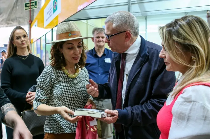 Livro recupera memória pomerana ligada a poder, luto e resistência