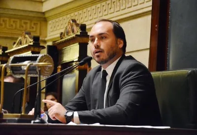 Carlos Bolsonaro diz que acompanhará apuração em São José