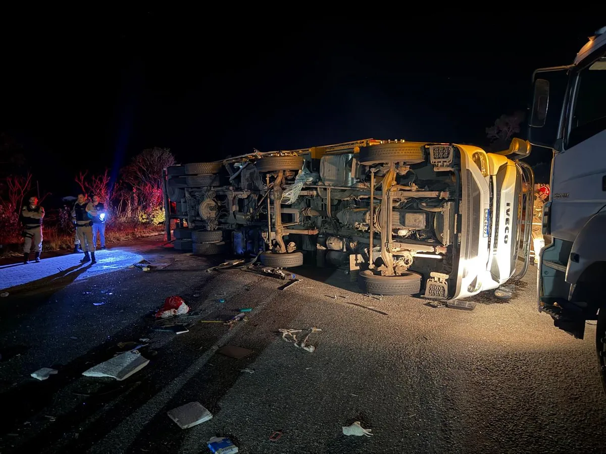 Colisão no norte de Minas deixa seis mortos e 40 feridos na BR-116