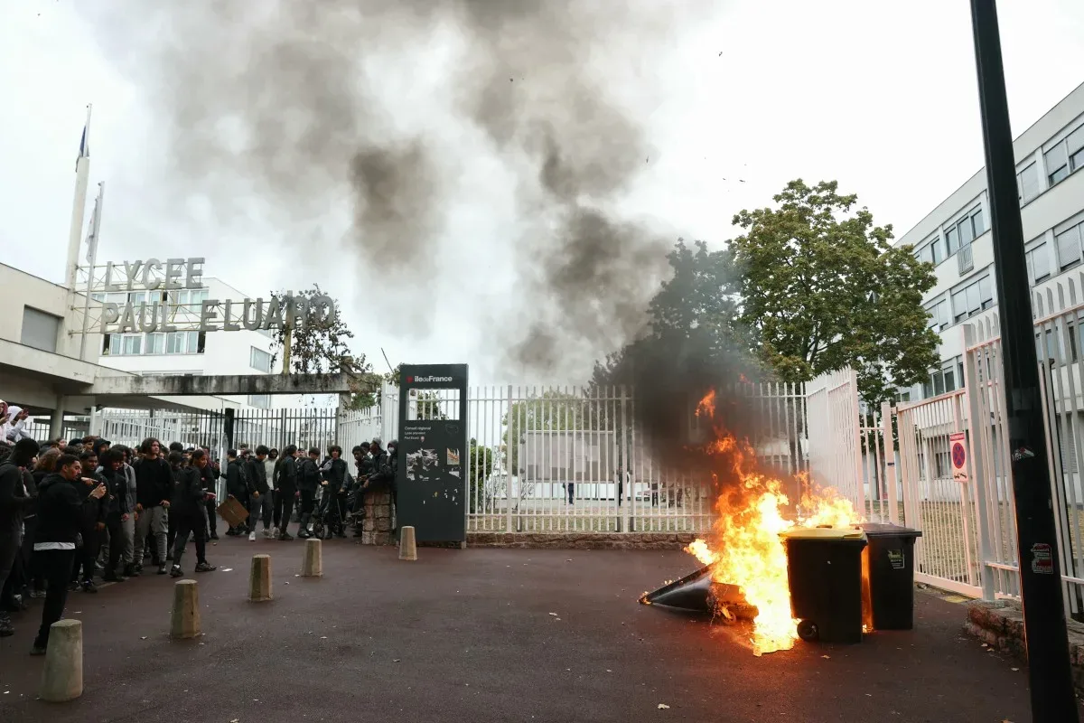 Protestos estudantis ampliam pressão sobre governo francês