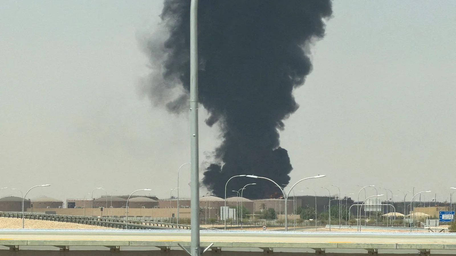 Houthis afirmam ter atacado Riad e instalação da Aramco